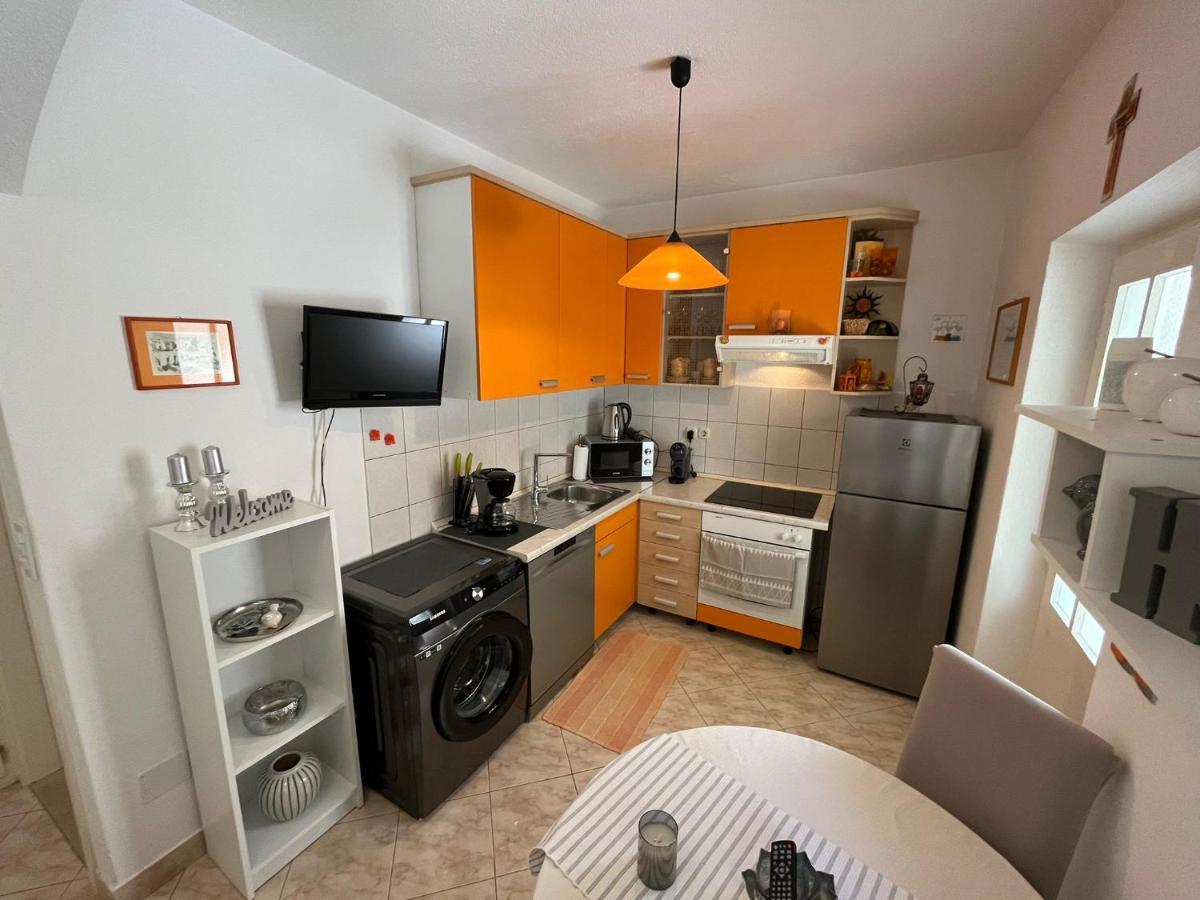 Apartment Merlin Bol Exterior photo